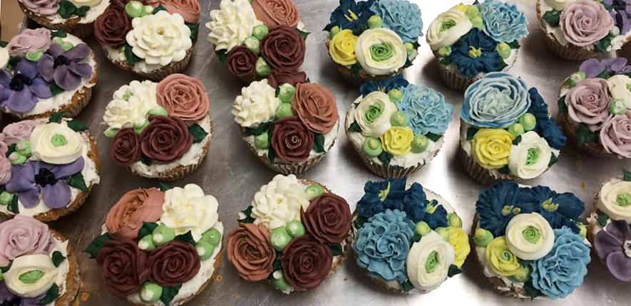 cupcakes with flowers in assorted colors