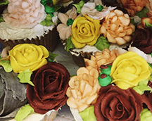cupcakes with flowers in assorted colors